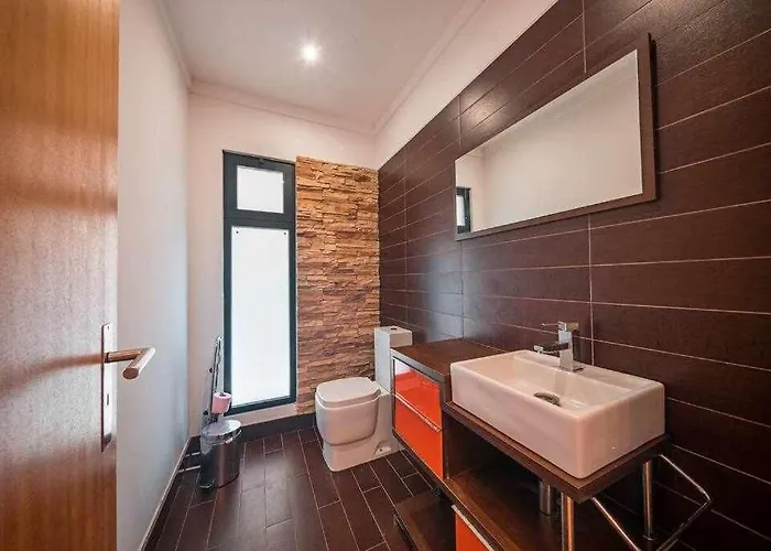 Casa Da Terca - View And Parking * Funchal (Madeira)