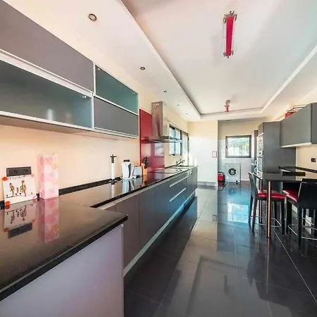 Вилла Casa Da Terca - View And Parking Фуншал